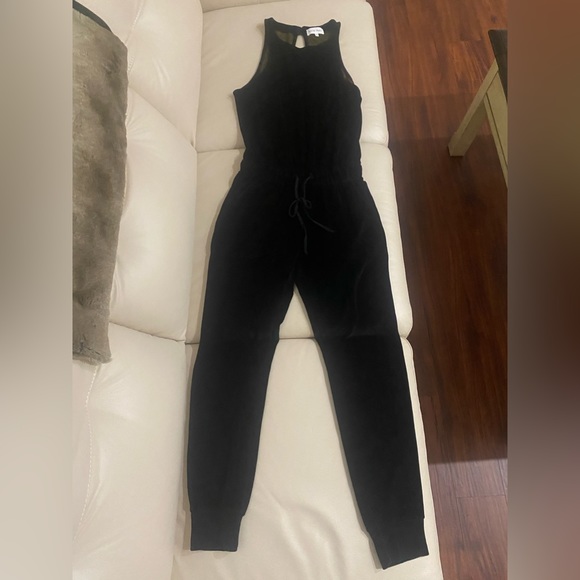 bella dahl absolutely stunning black velour one piece jumpsuit with a tie waist. - Picture 5 of 5